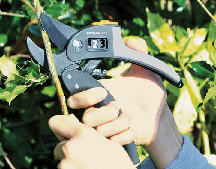 FISKARS Amboss Gartenschere "Power Step", 18 cm